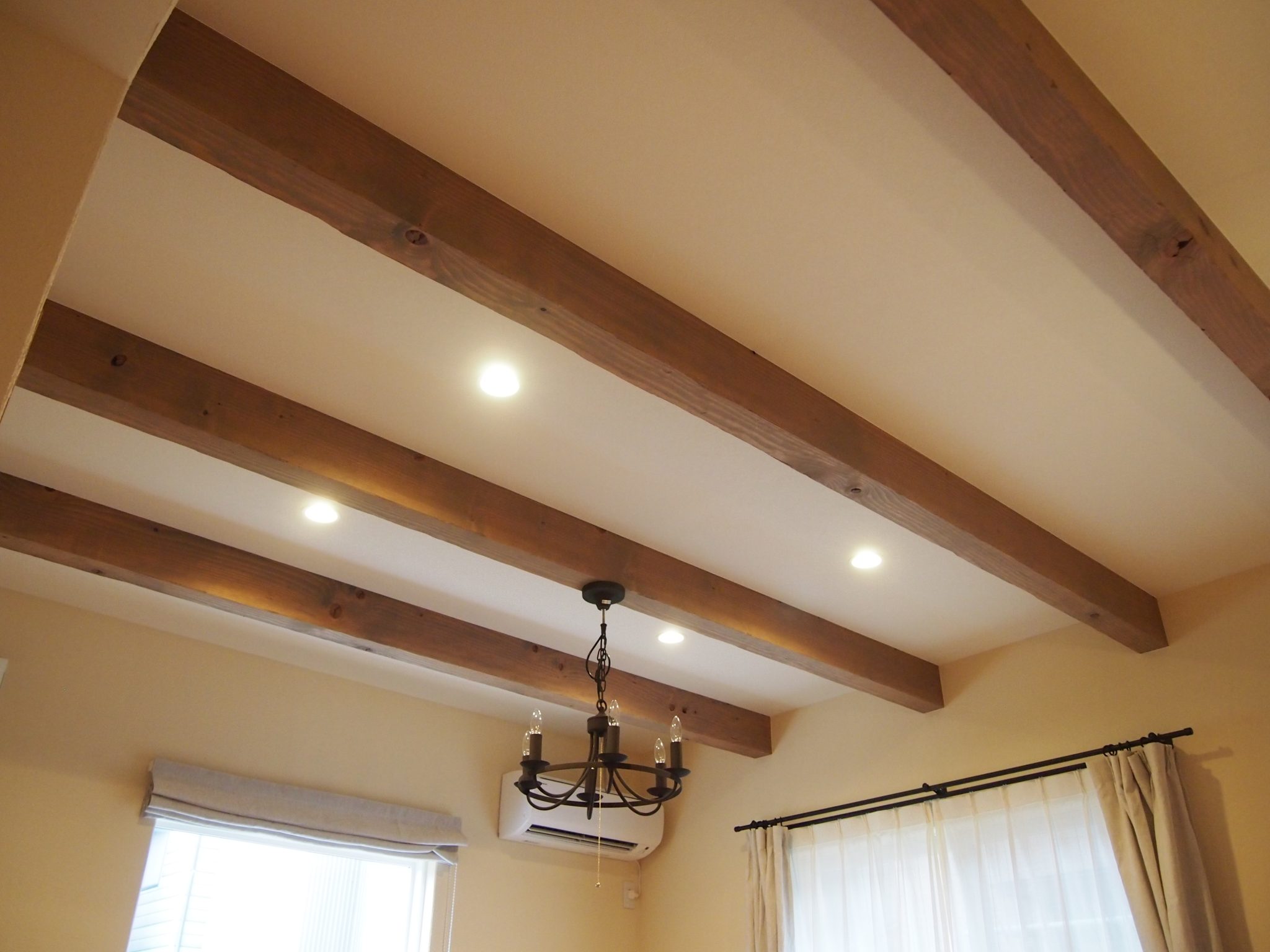 リビングのみせ梁